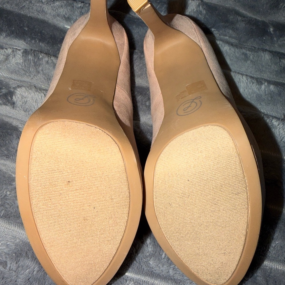 Chinese Laundry Nude Platform Heels - Picture 5 of 5
